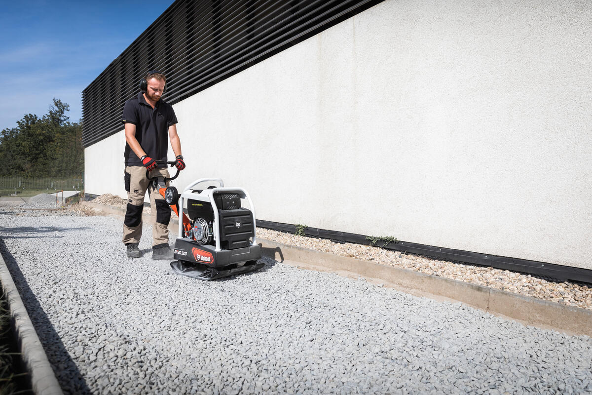 Bobcat RP30.50D trilplaat omkeerbaar - actiefoto 2