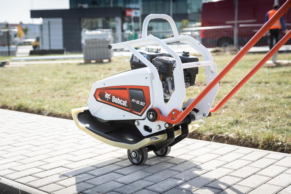 Bobcat FP15.50 trilplaat eenrichting - actiefoto 3